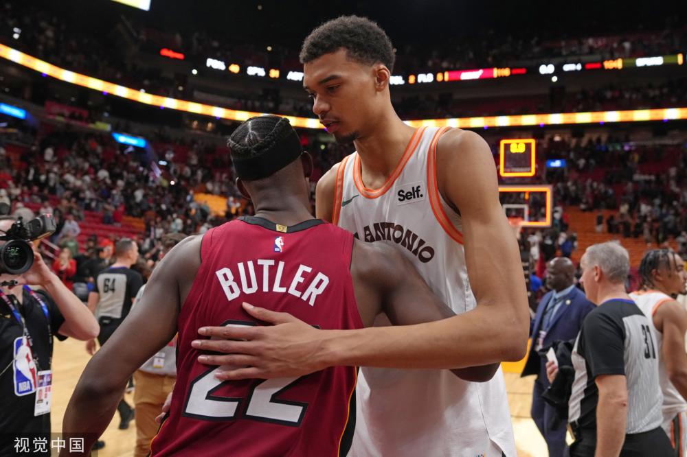 柏杨均因犯 柏杨均因犯