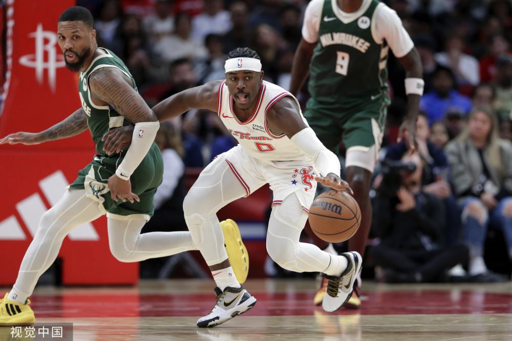 球迷拉近了 球迷拉近了